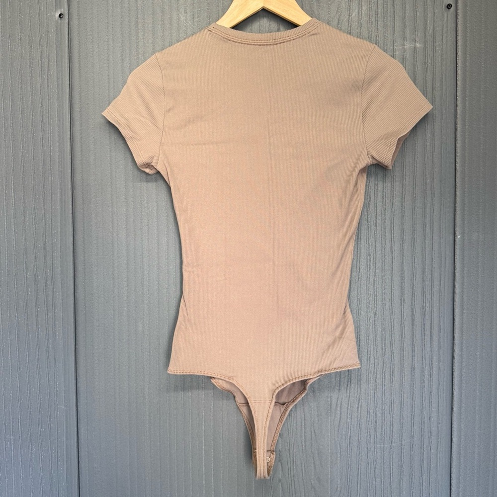 Abercrombie & Fitch Soft Collection Tan Taupe Ribbed Crewneck Bodysuit Size M - Picture 2 of 7